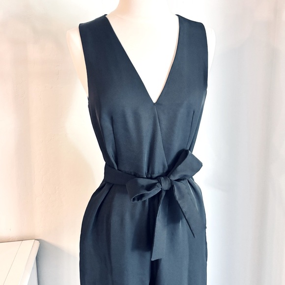 H&M Women’s Sleeveless Surplice Tie Waist Wide Leg Jumpsuit, Sz 4 - Picture 2 of 9